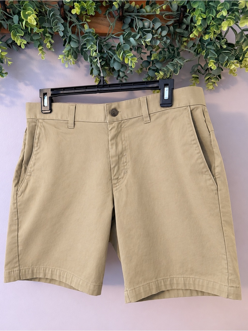 Men’s Fabletics Khaki Shorts Size 32 Strech Chino